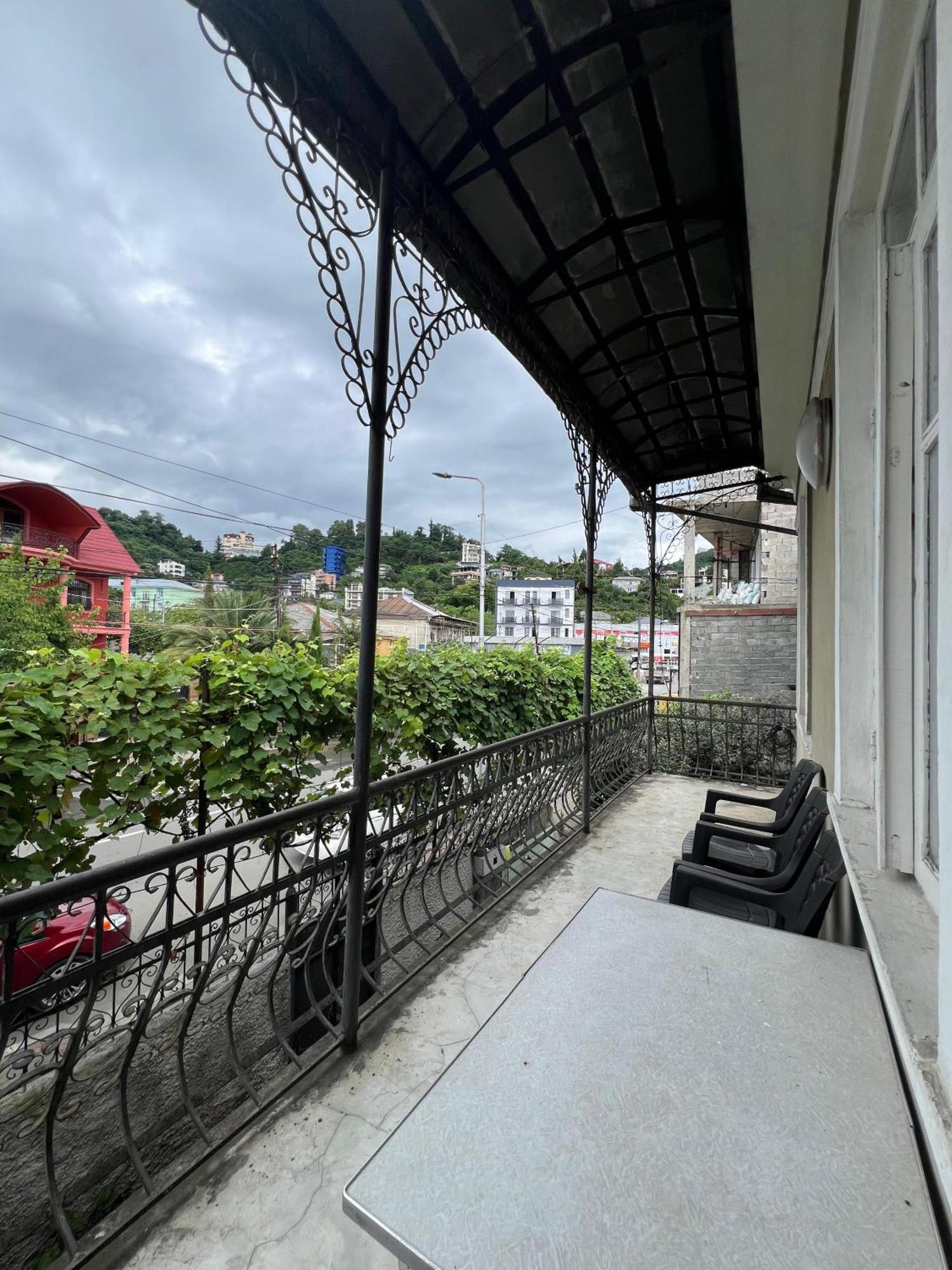 Medea'S Guest House Μπατούμι Εξωτερικό φωτογραφία