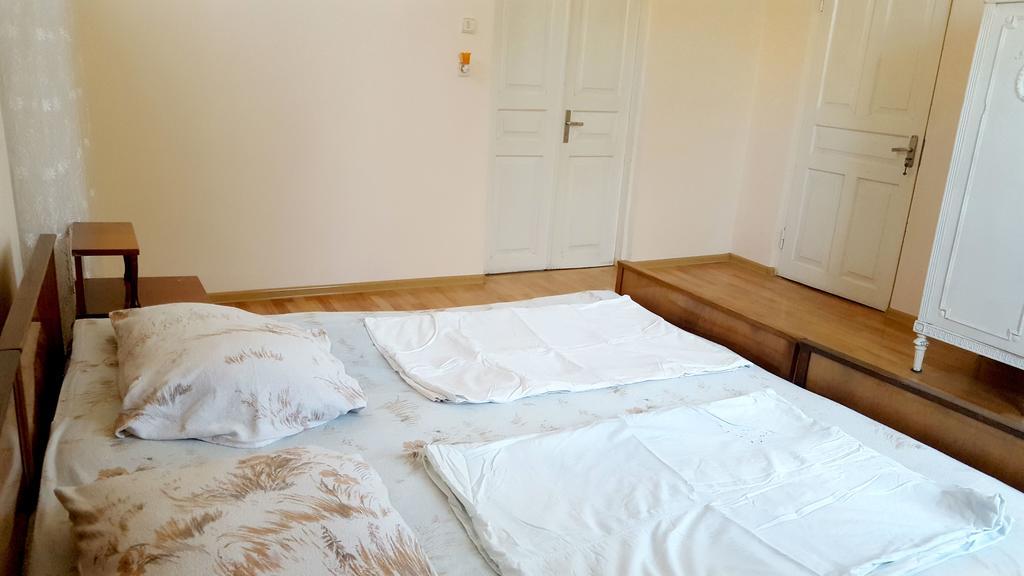 Medea'S Guest House Μπατούμι Εξωτερικό φωτογραφία